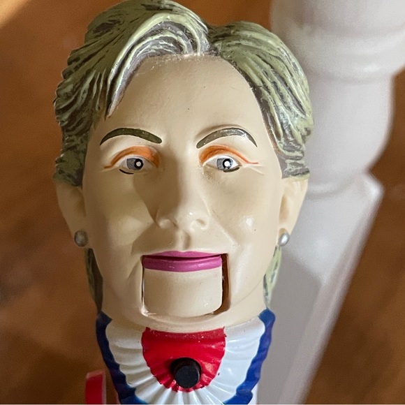 Laughing Hillary Clinton Political Ink Pen gag gift Hillary 4 President Novelty - Picture 1 of 6